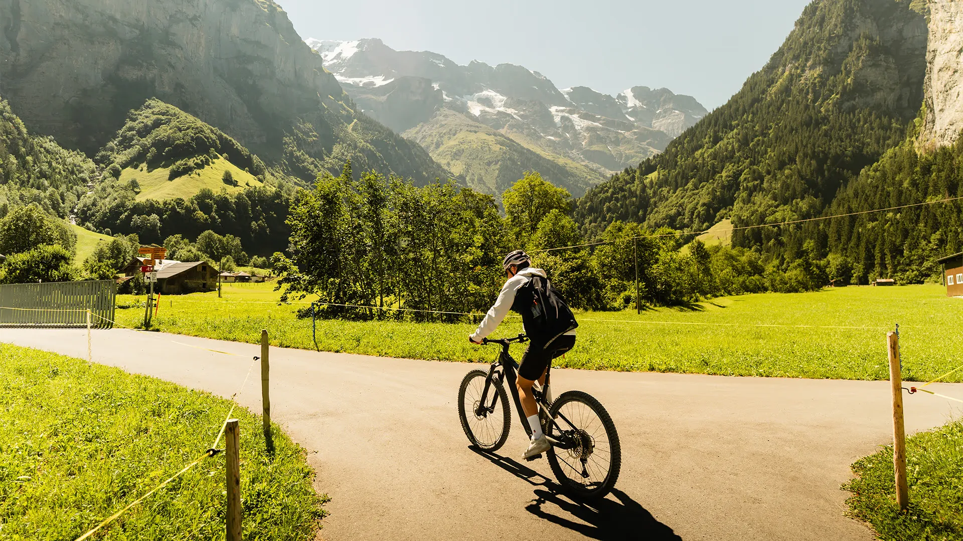 Lauterbrunnen Valley - Waterfall Experience – image 8