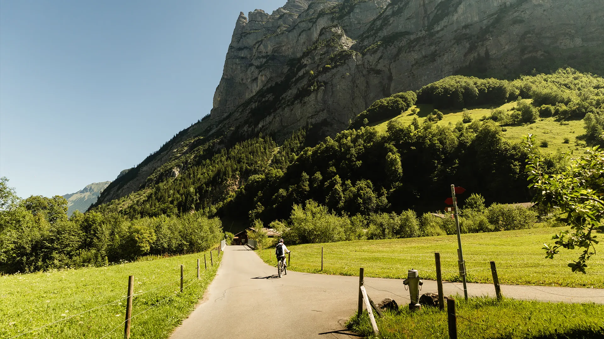 Lauterbrunnen Valley - Waterfall Experience – image 5