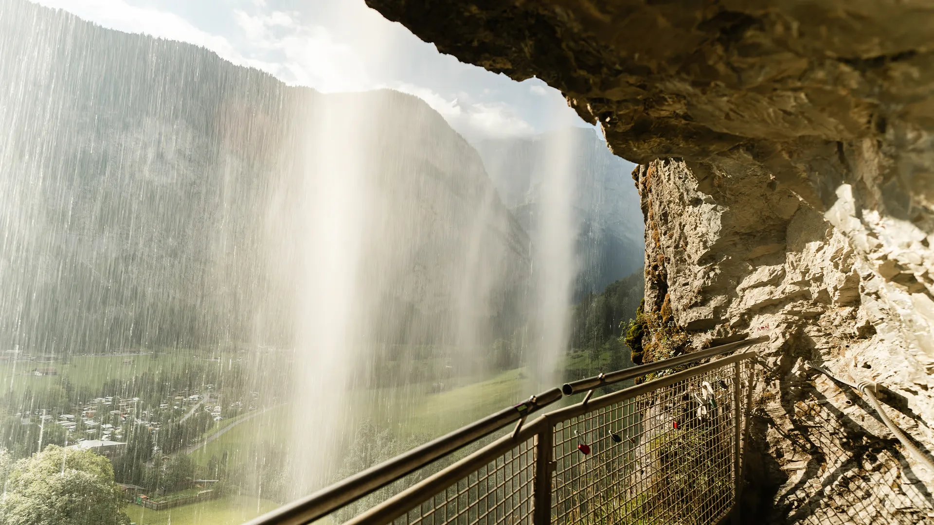 Lauterbrunnen Valley - Waterfall Experience – image 2
