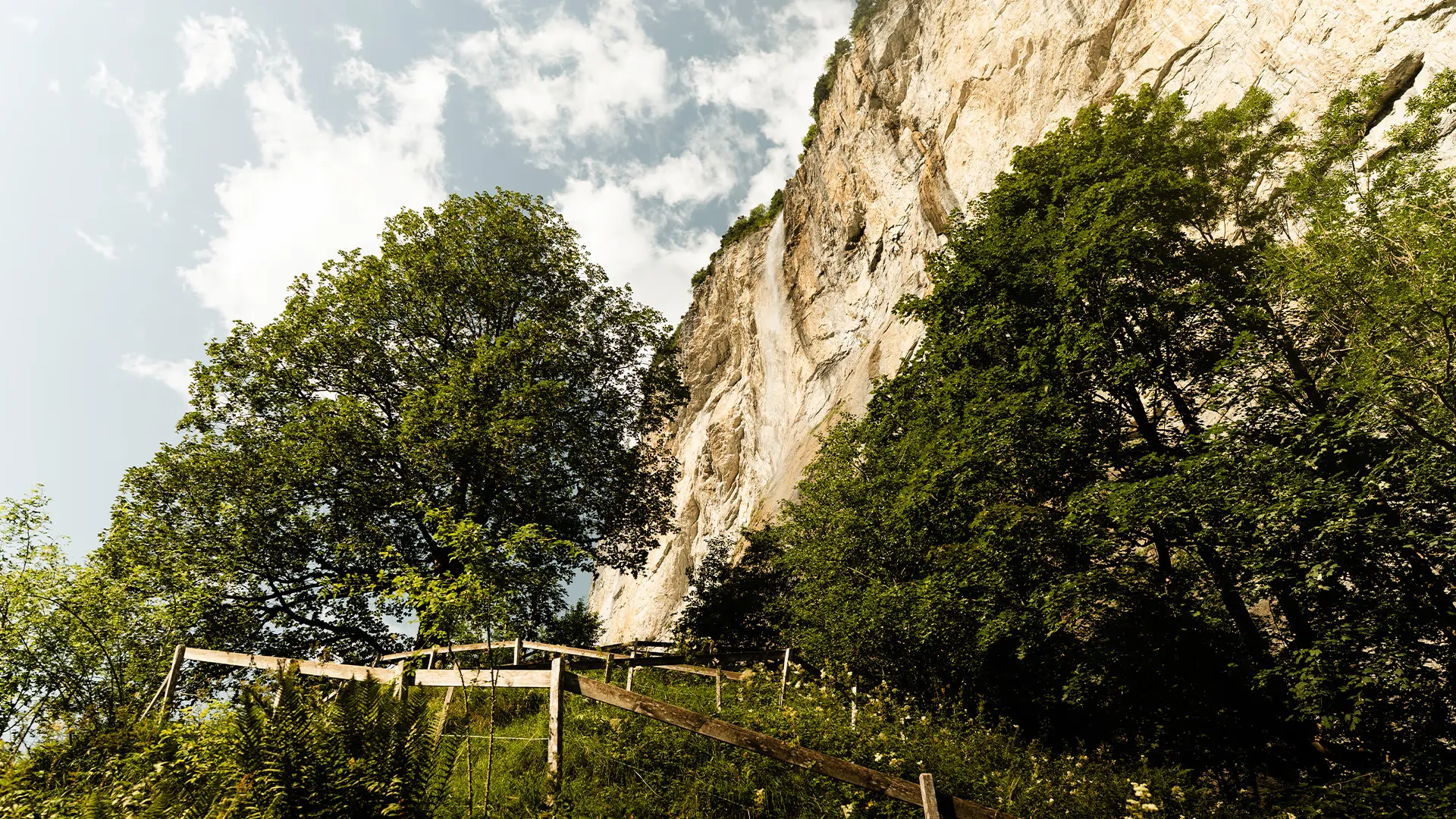 Lauterbrunnen Valley - Waterfall Experience – image 1