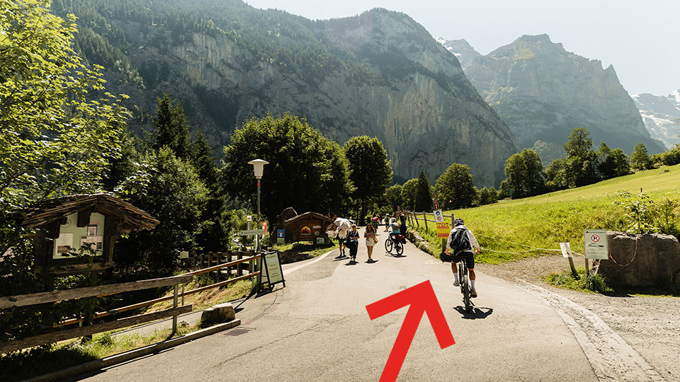 Follow the road – image 1